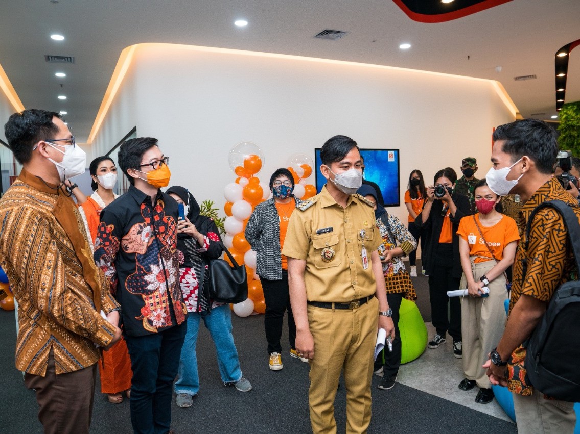 Asror mendapatkan pelatihan selama lima hari dan belajar berbagai ilmu seperti potensi berjualan online dan pengetahuan ekspor secara umum.