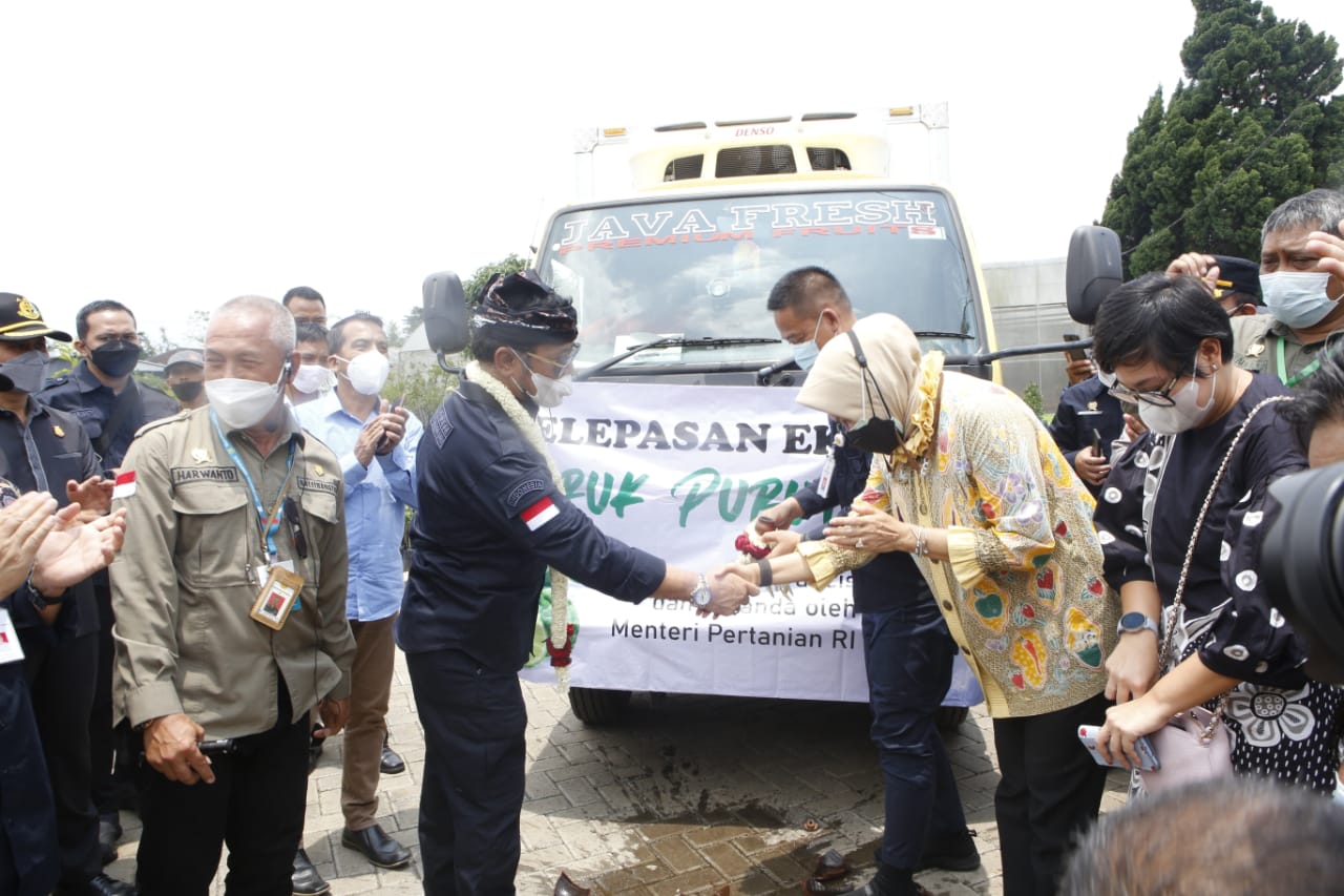 Menteri Pertanian Syahrul Yasin Limpo saat melepas ekspor jeruk purut dari Batu, Jawa Timur