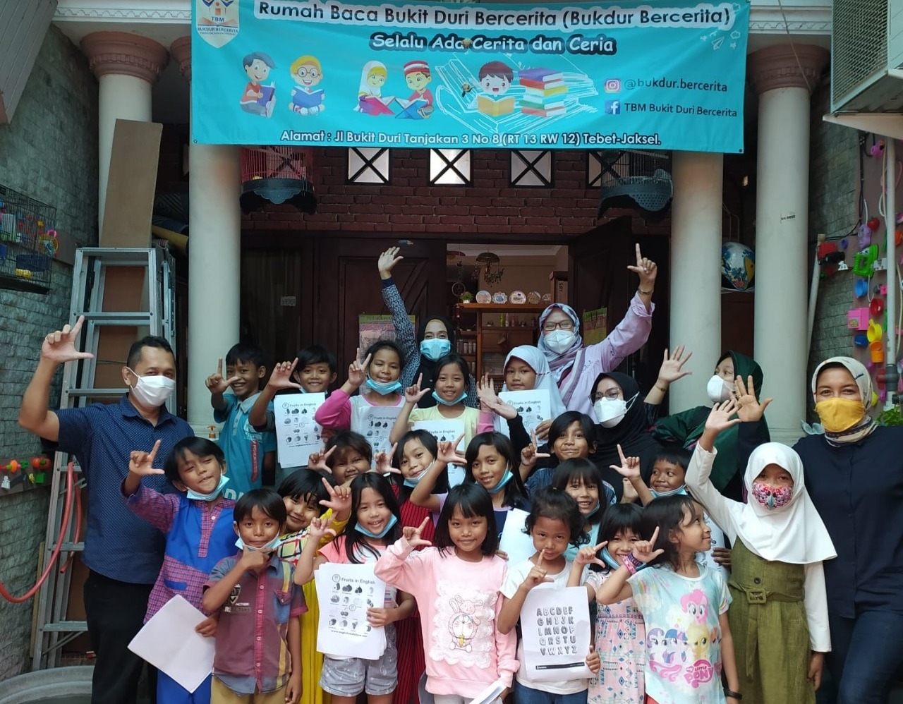 Anak-anak yang mengikuti kegiatan di Taman Bacaan Masyarakat (TBM) Bukit Duri Bercerita, Bukit Duri Tanjakan, Jakarta Selatan.