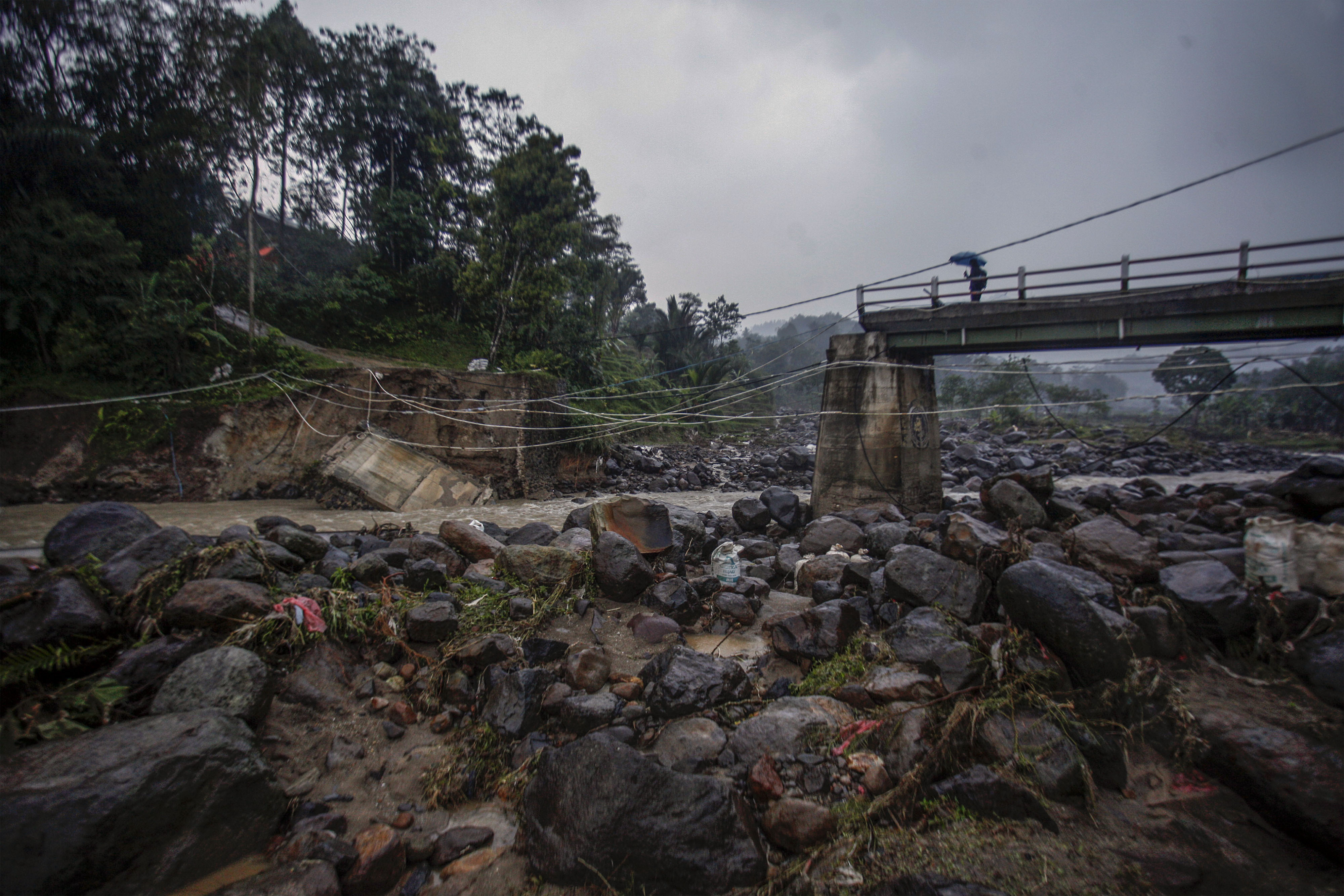 Ilustrasi jembatan putus