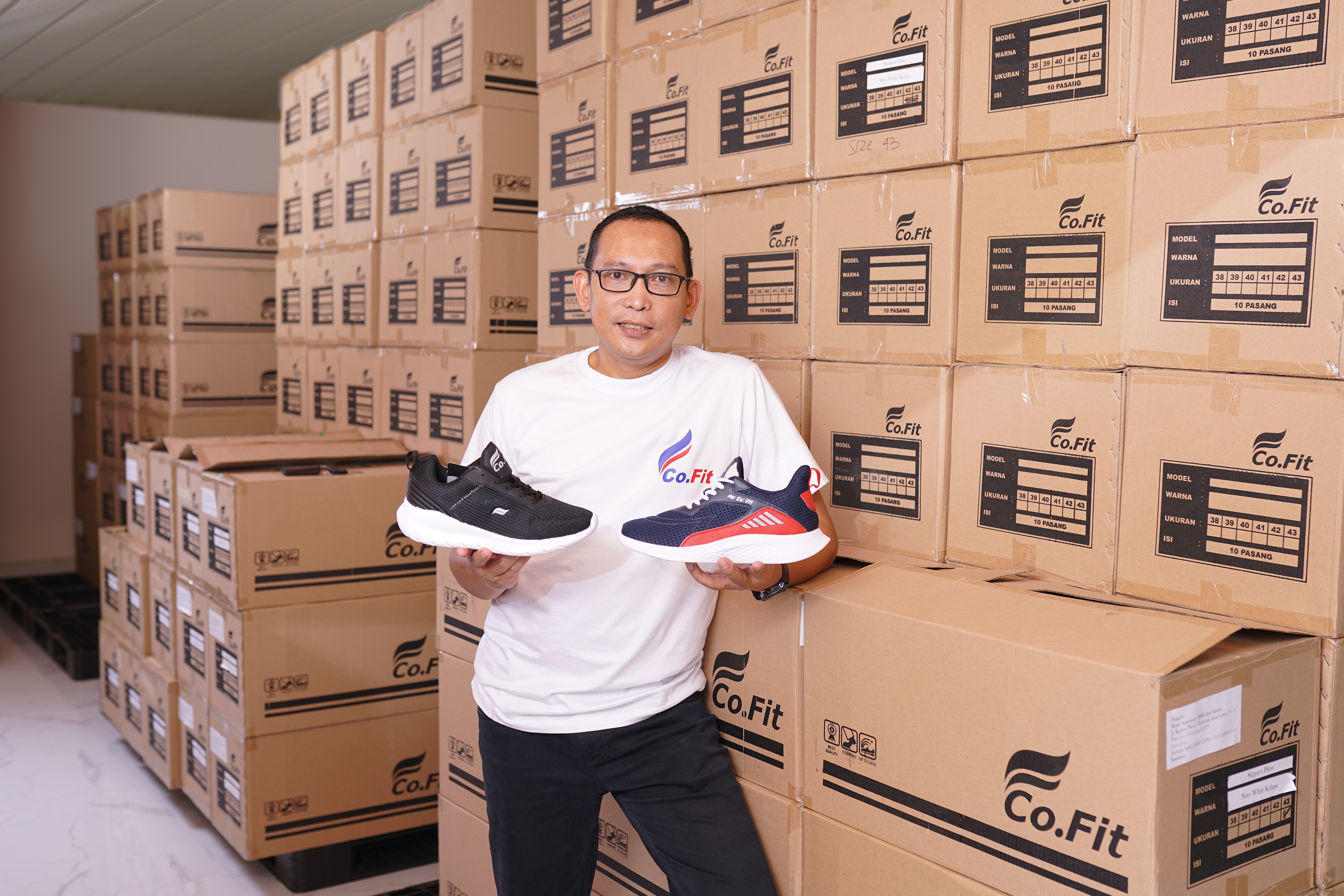 Owner Co.Fit, Hermawan Sulistyo, membuktikan bahwa sneaker produk lokal tak kalah dengan produk impor. 