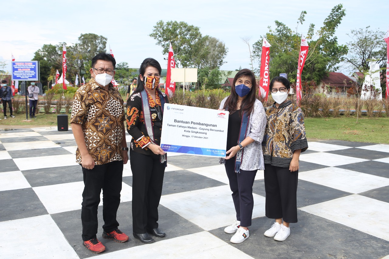 Peresmian Taman Cahaya Madani dihadiri langsung oleh Walikota Singkawang Tjhai Chui Mie 