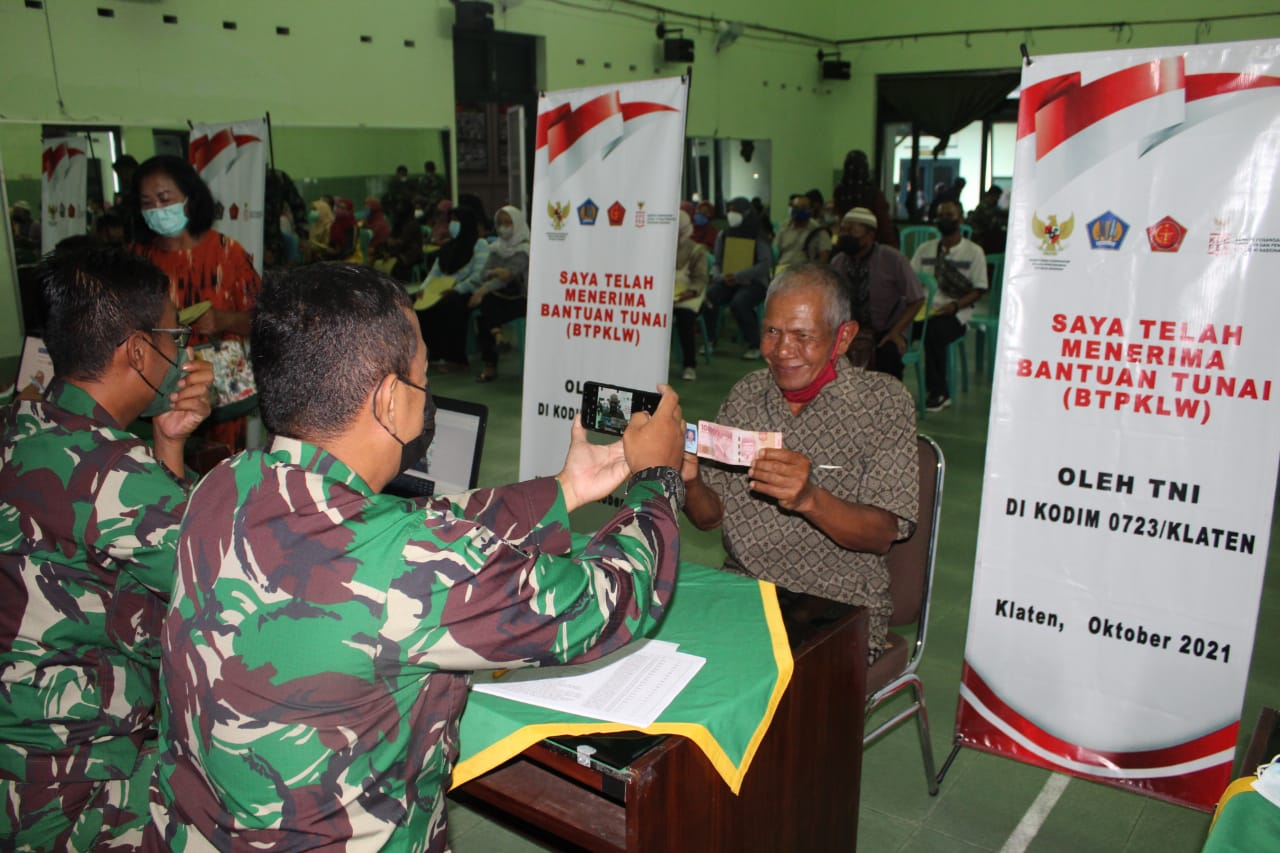 Kodim Klaten Salurkan Bantuan BTPKLW