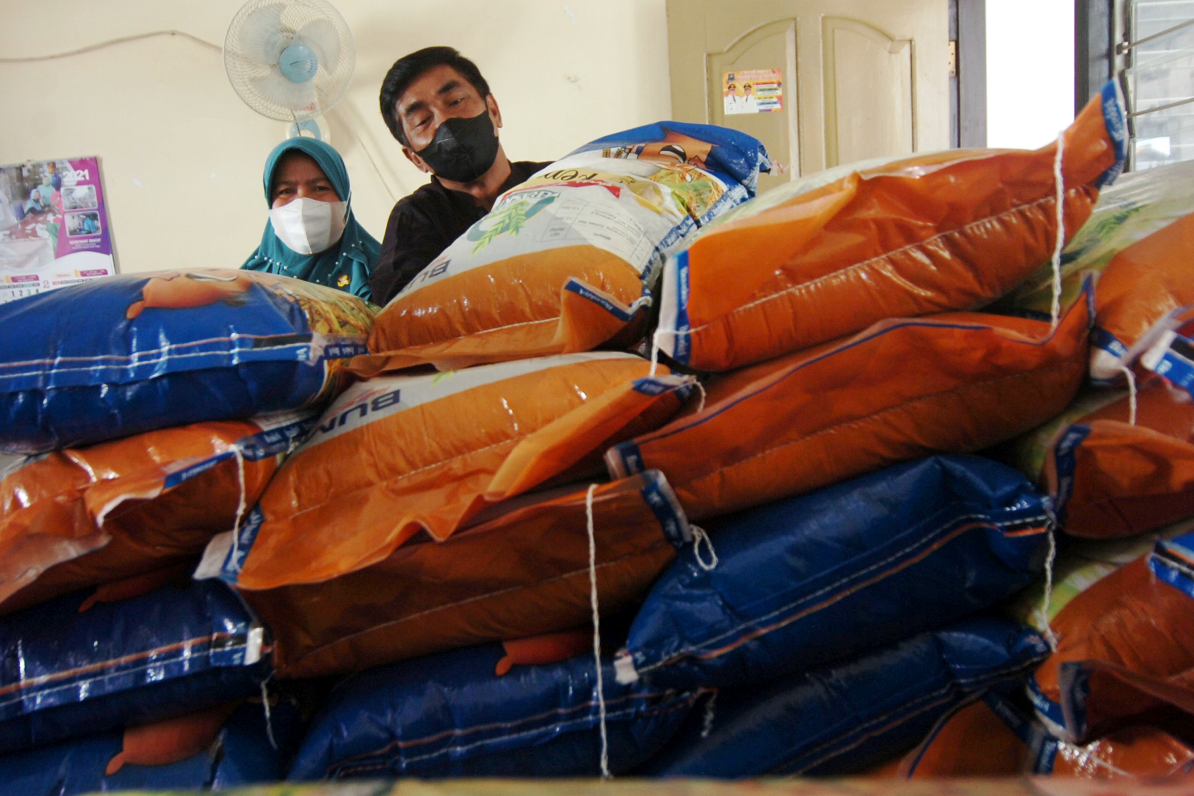 Ilustrasi beras bantuan.