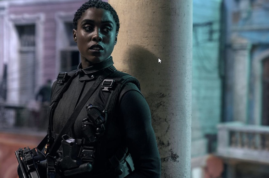 Tokoh Nomi (Lashana Lynch) dalam salah satu adegan di film James Bond: No Time to Die.