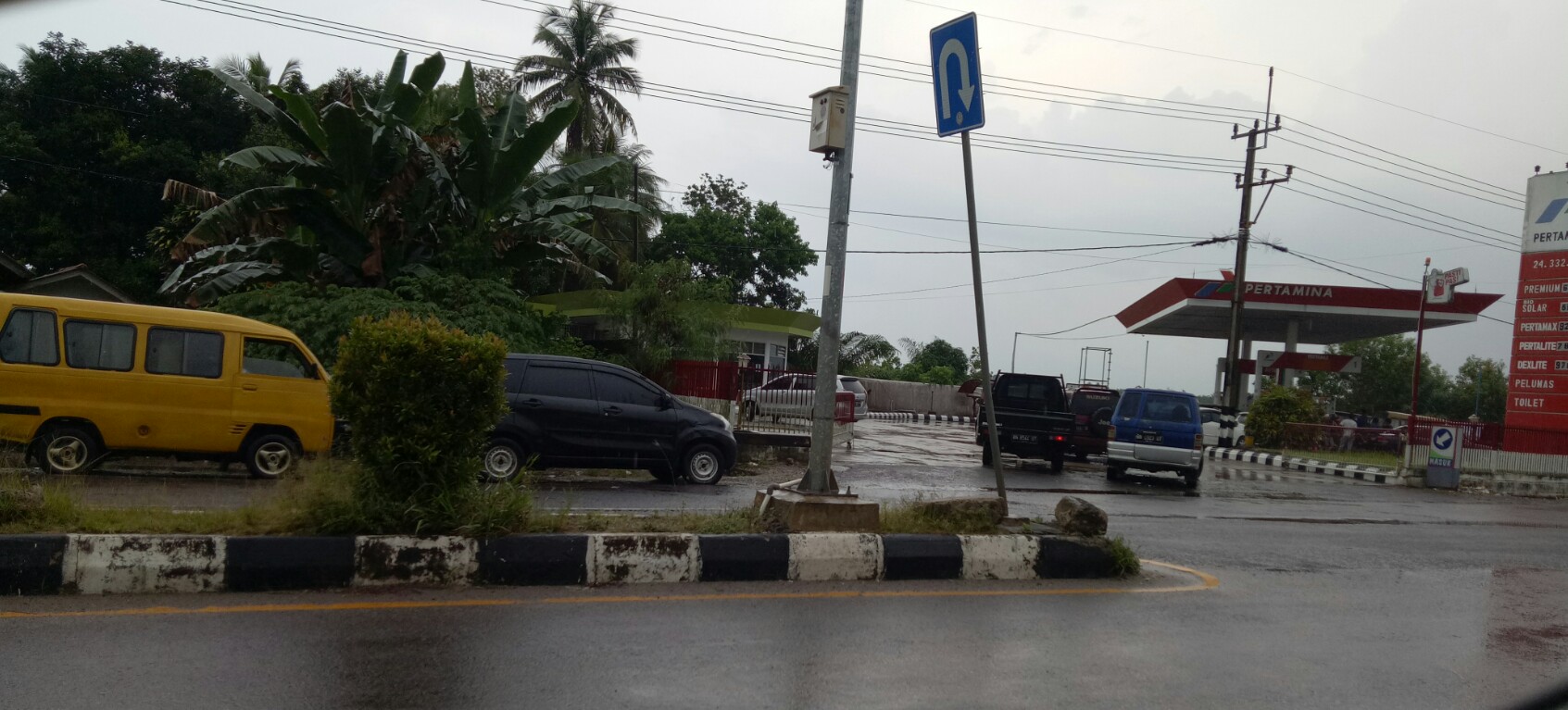 Kelangkaan BBM di Babel diduga ada pembiaran terhadap pengerit. 