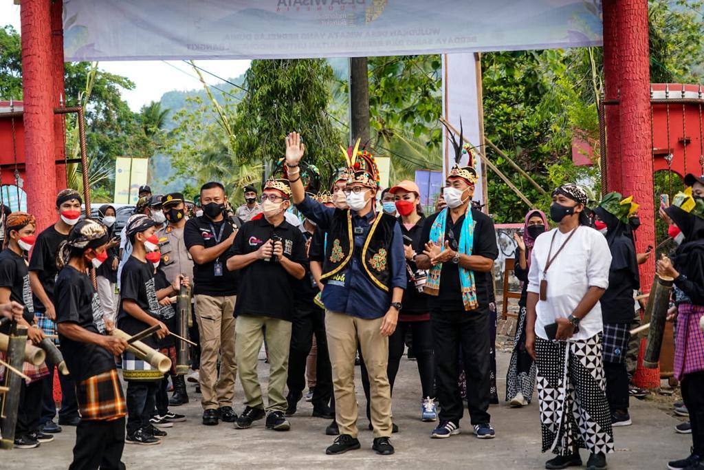 Menparekraf Sandiaga Uno melakukan kunjungan kerja ke Desa Wisata Tinalah, Kabupaten Kulon Progo, Daerah Istimewa Yogyakarta.