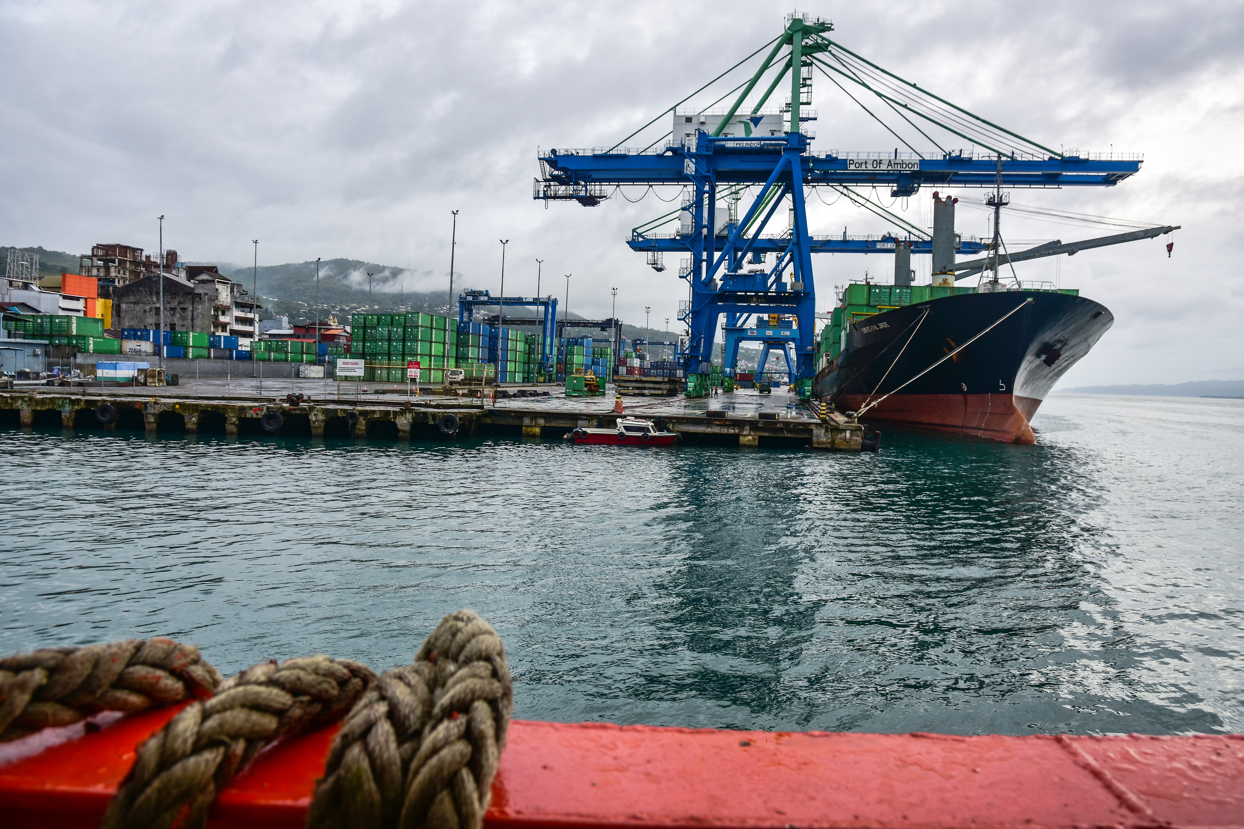 Pelabuhan Yos Sudarso di Ambon, Maluku