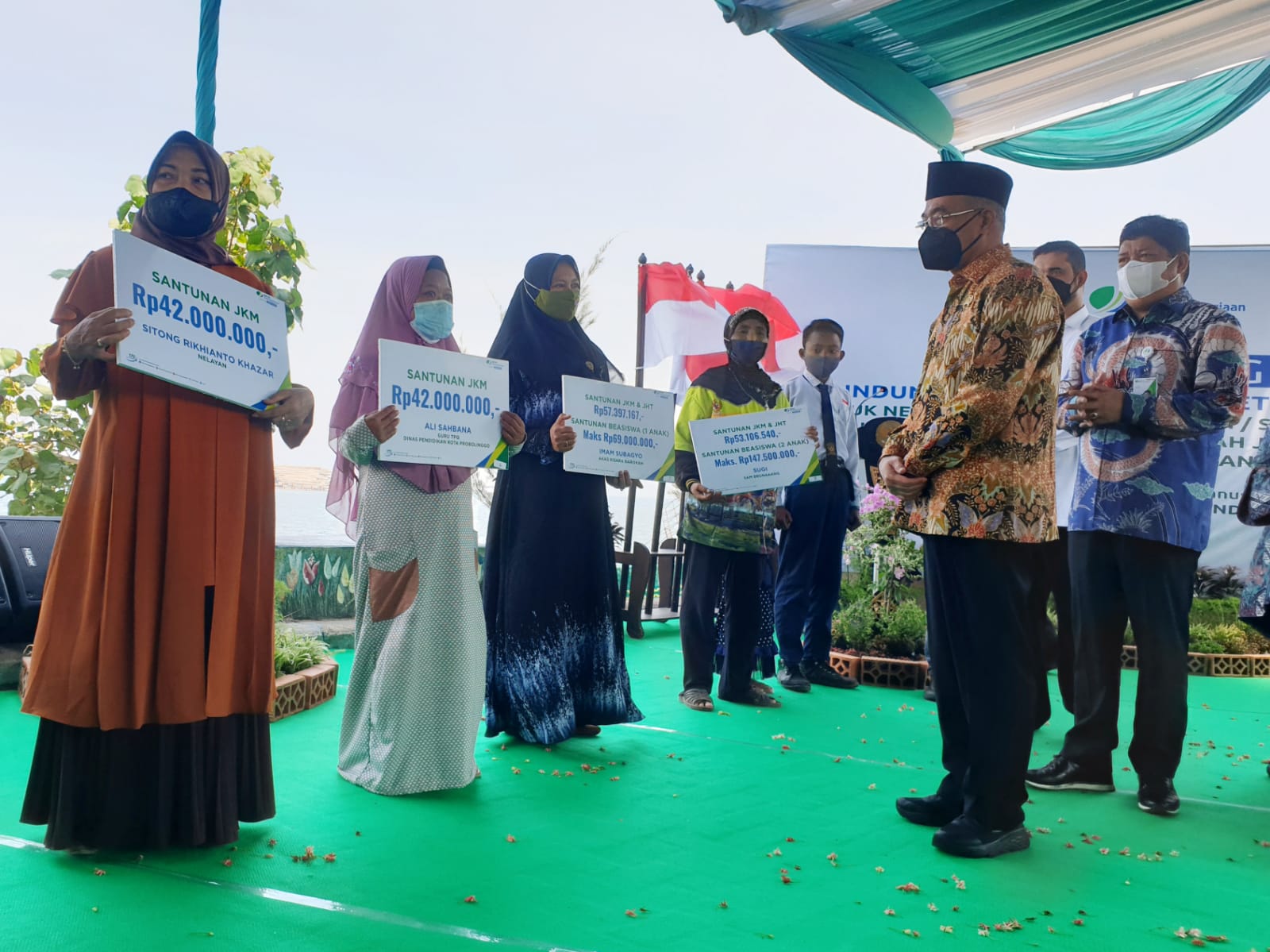 Menko PMK Muhadjir Efendy (kedua dari kanan)