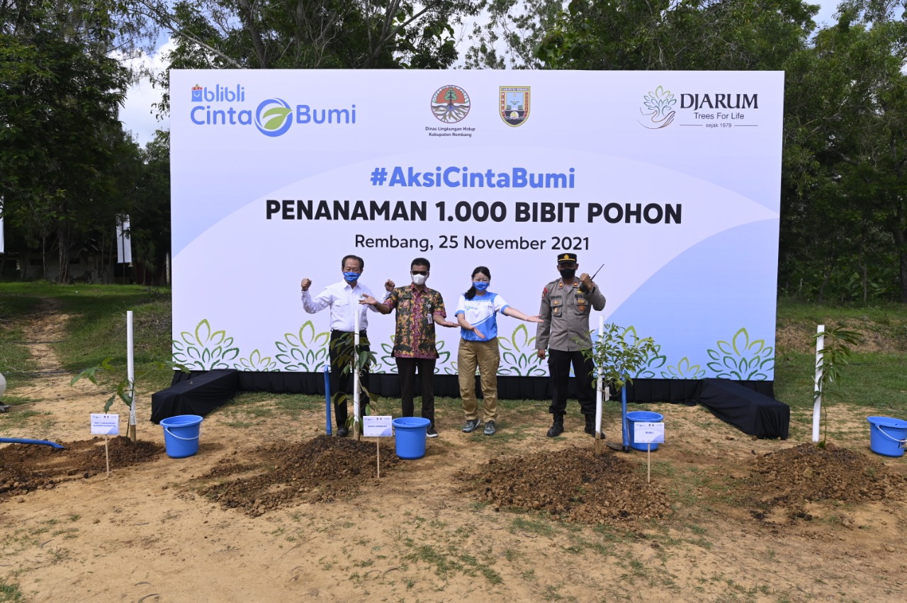 Blibli Tanam 1.000 Pohon di Rembang, Hasil Dari Kumpulkan Kardus Besar