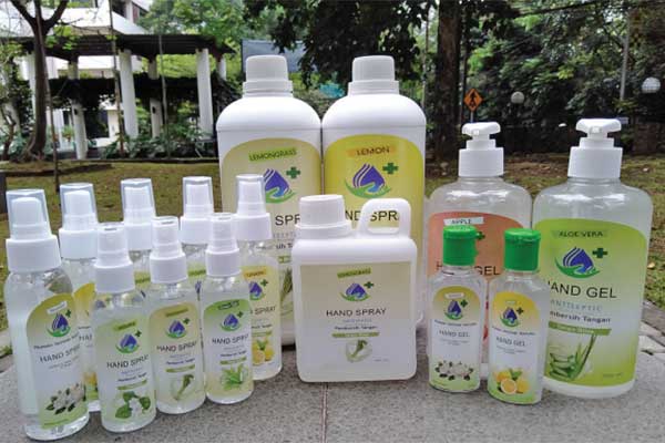Hand sanitizer dan hand gel produksi peneliti Pusat Penelitian Nanosains dan Nanoteknologi ITB.