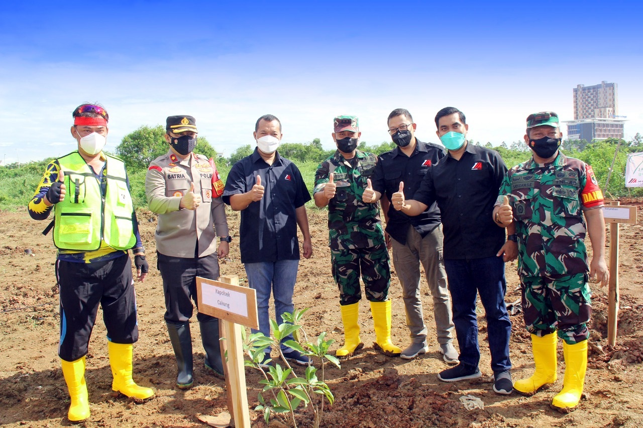 Kegiatan tanam pohon kerja sama Jakarta Garden City dengan Kodim 0505/Jakarta Timur