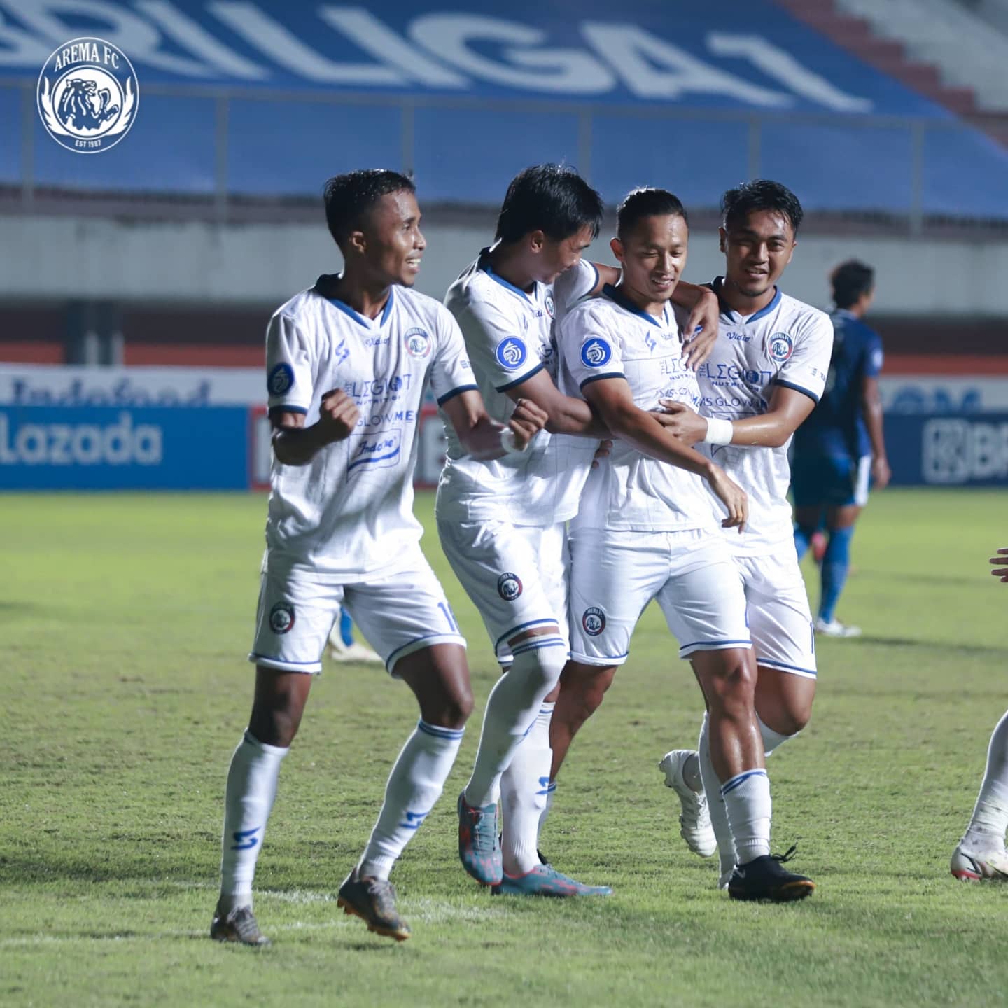 Pemain Arema FC merayakan kemanangan atas Persib