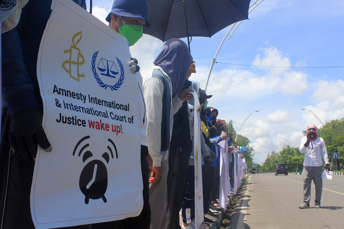 Ratusan Pengungsi Afghanistan Unjuk Rasa Di Kupang