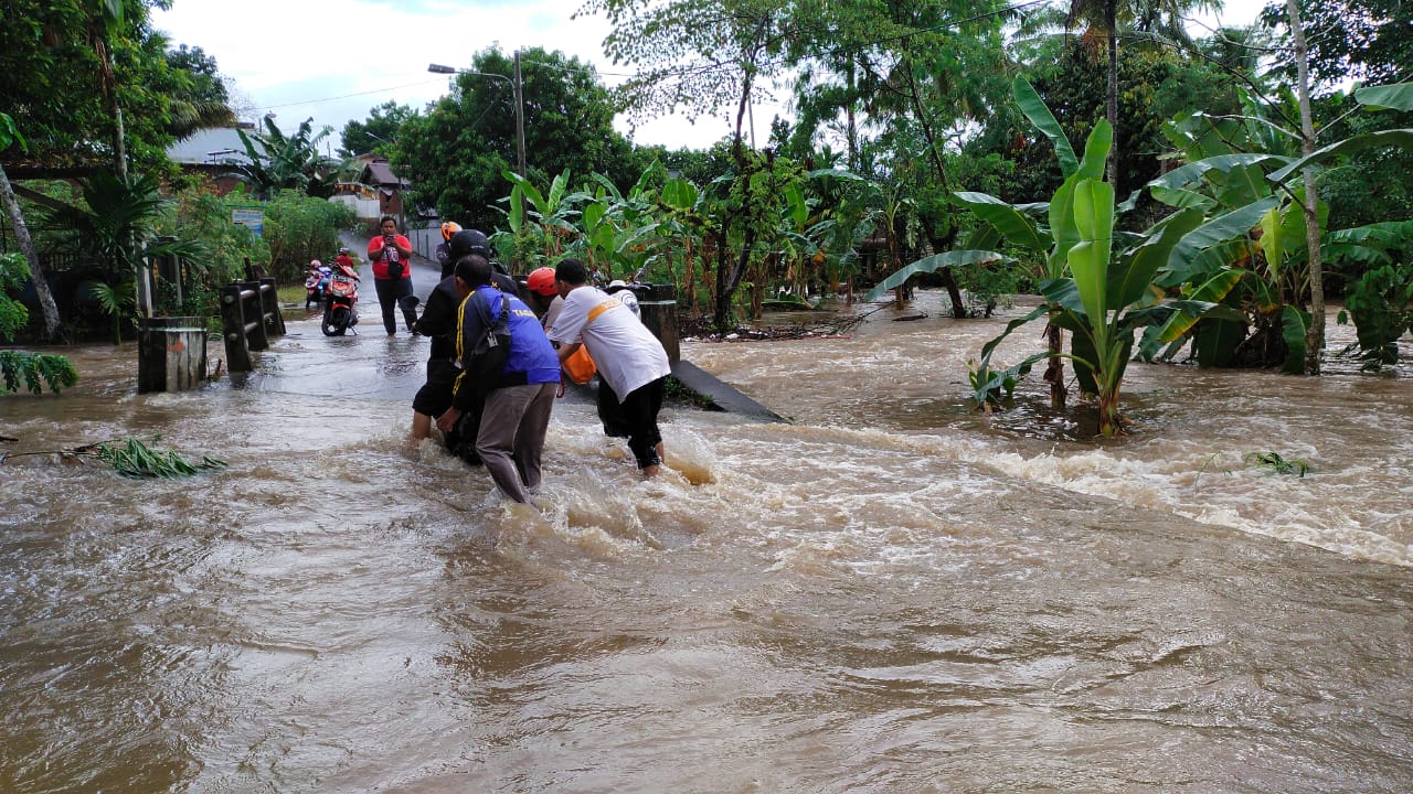 Sungai meluap akibatkan banjir di Lubuklinggau dan Empat Lawang, Senin (27/9/2021)