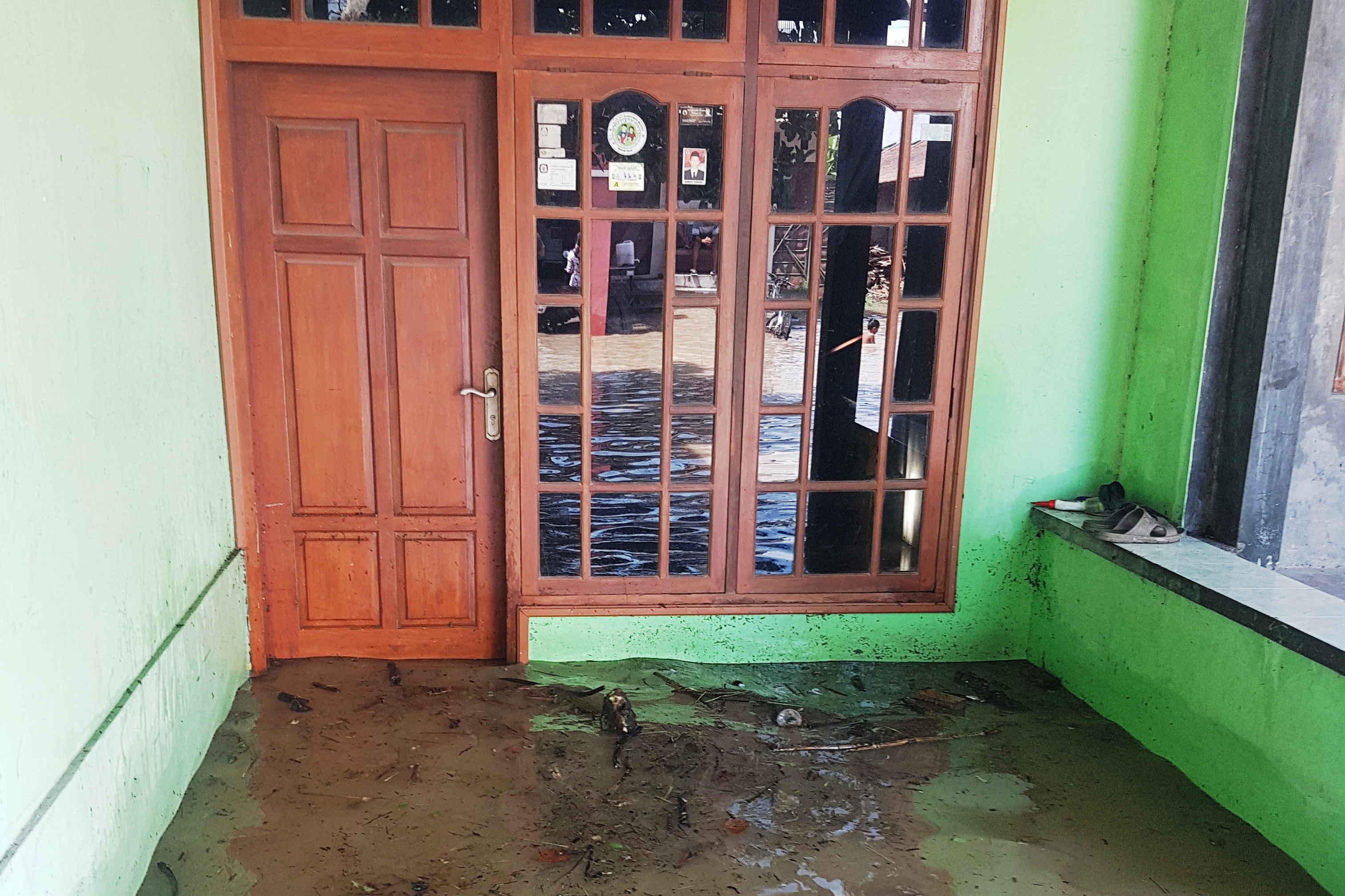 Kondisi rumah warga Desa Jojo Kecamatan Mejobo, Kabupaten Kudus, terendam banjir setinggi mulai 30 hingga 50 sentimeter, Kamis (18/11/2021).