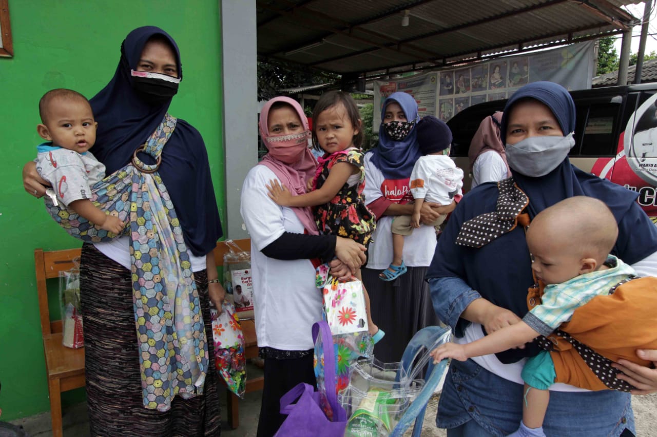 Gerakan Melawan Stunting yang didukung relawan HaloPuan dilaksanakan di Desa Cijujung, Kecamatan Sukaraja, Kabupaten Bogor, Jawa Barat.