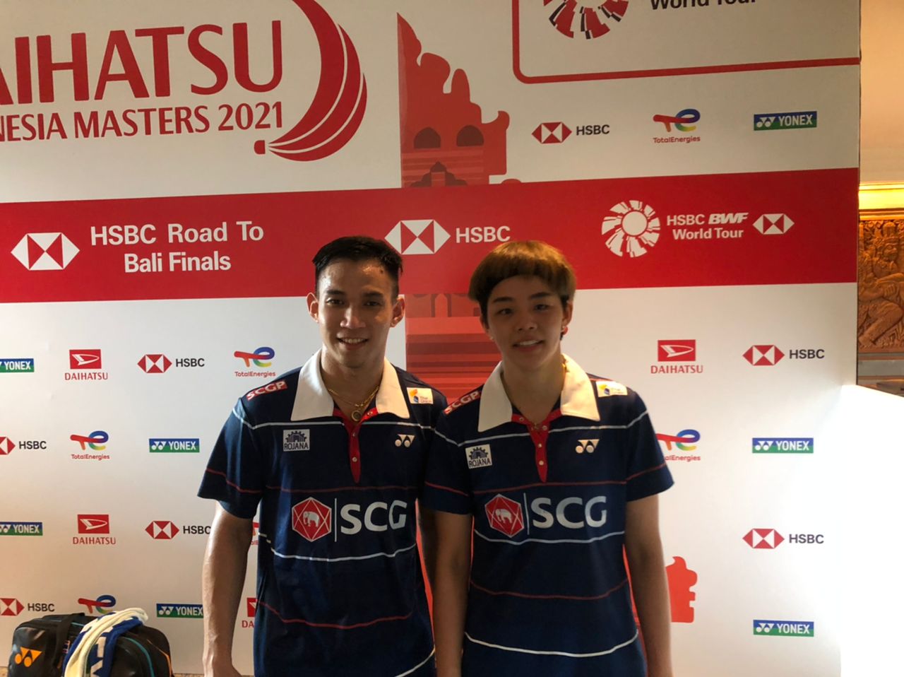 Ganda campuran Thailland, Dechapol Puavaranukroh/Sapsiree Taerattanachai.