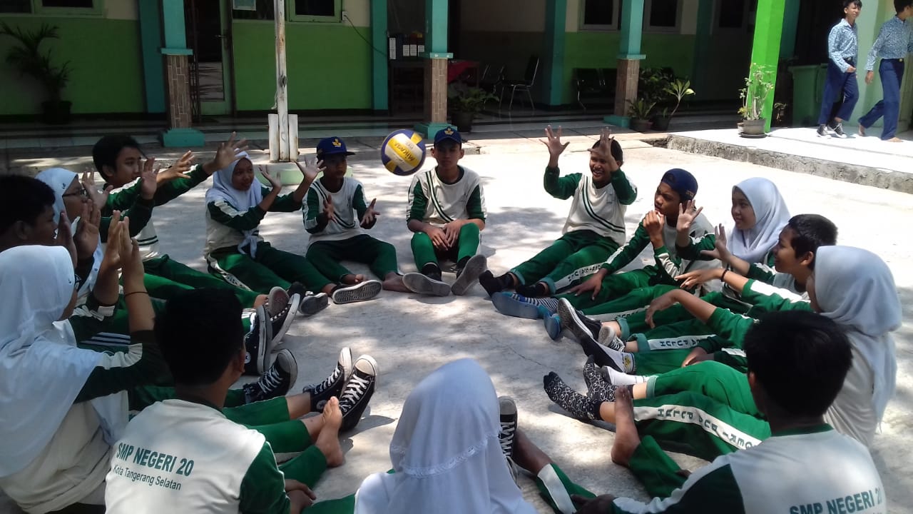 Salah satu pelatihan yang dilakukan untuk anak-anak sekolah