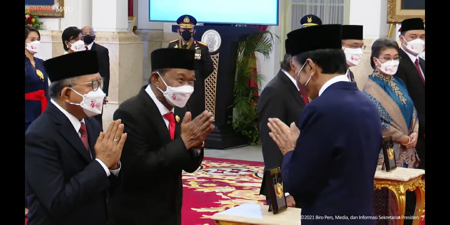 Presiden Beri Gelar Pahlawan dan Bintang Jasa kepada Abdi Bangsa