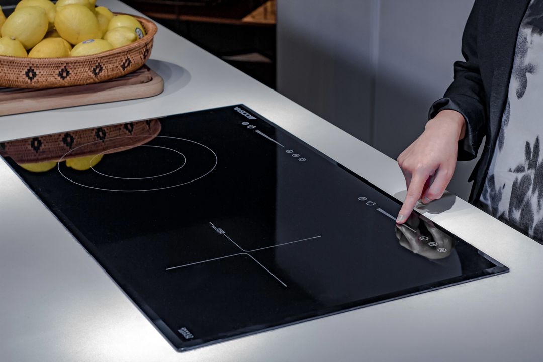 Kompor tanam Hybrid Hob Modena. 