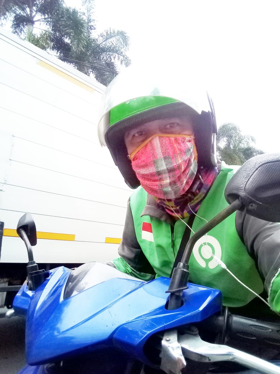 Ari, pengemudi ojek Gojek 