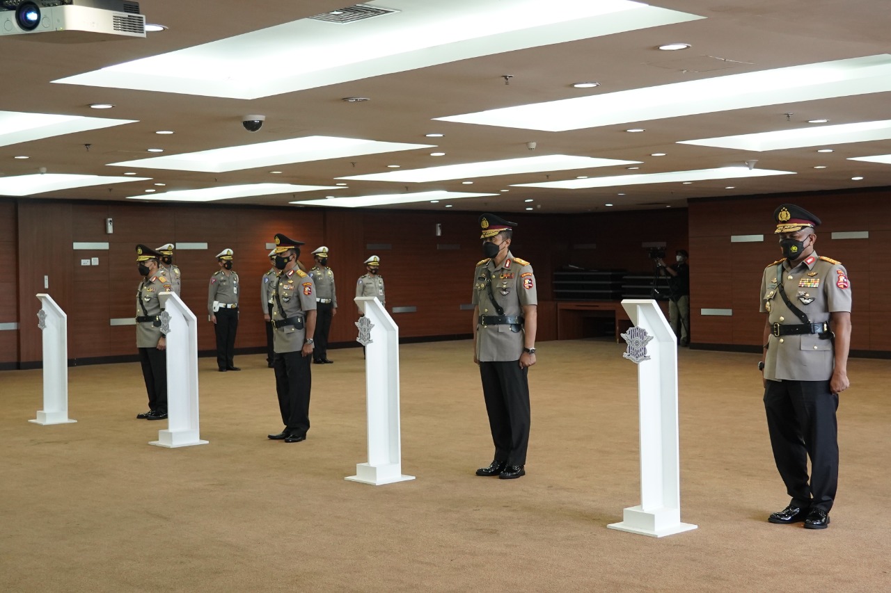 Kakorlantas Polri Irjen Pol Firman Shantyabudi memimpin upacara Sertijab Dirgakkum dan Dirregident, Selasa (16/11)