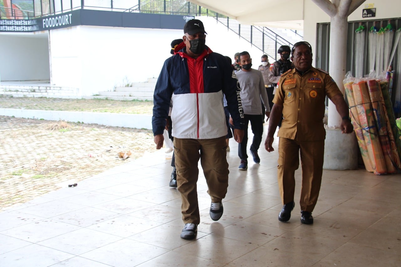 Deputi II BNPP Komjen Pol Drs Paulus Waterpauw meninjau Pasar Skouw yang merupakan areal PLBN Papua-PNG.