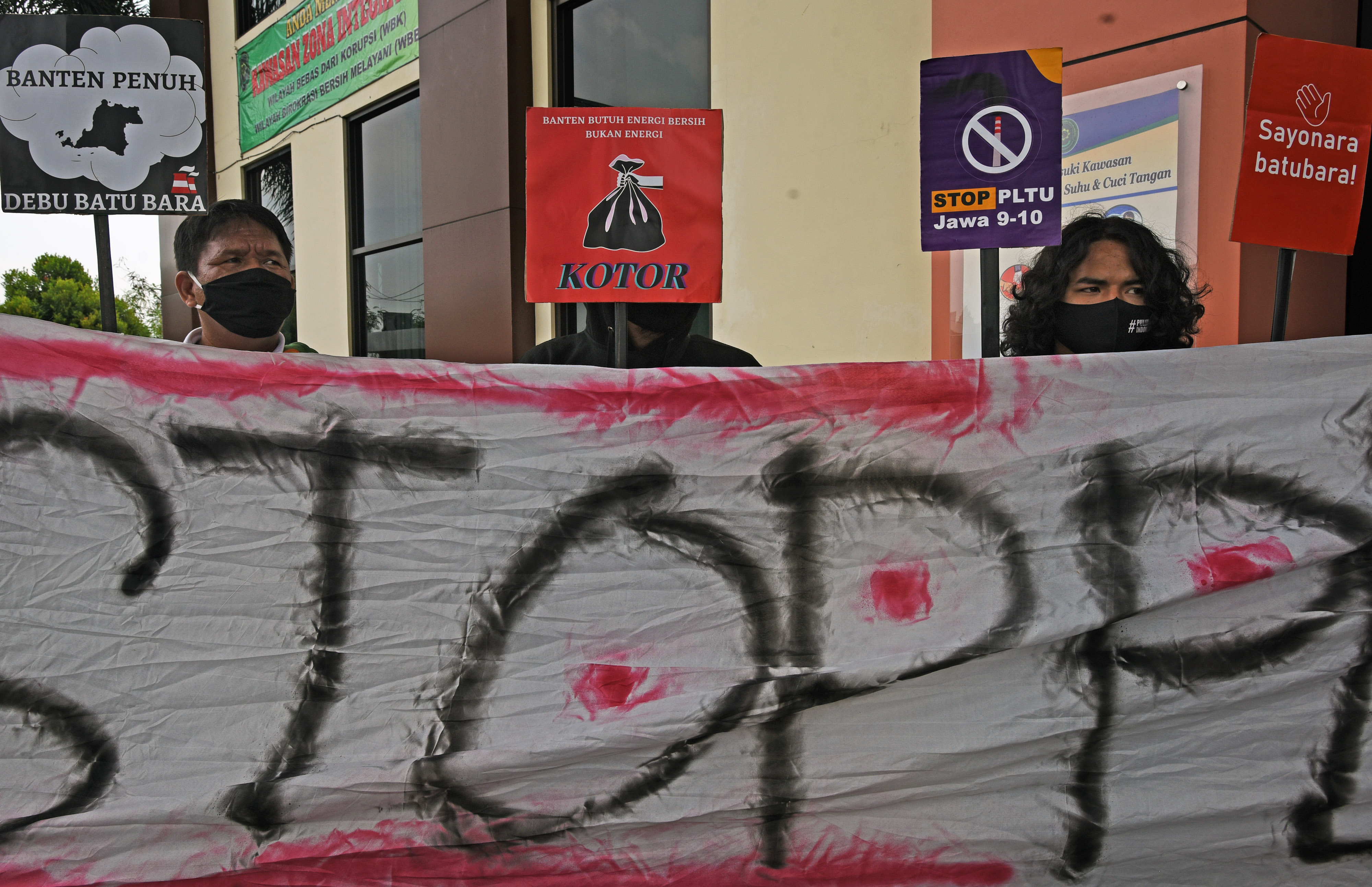 ADB Bersiap Pensiunkan Tujuh Pembangkit Batu Bara di Indonesia dan Filipina