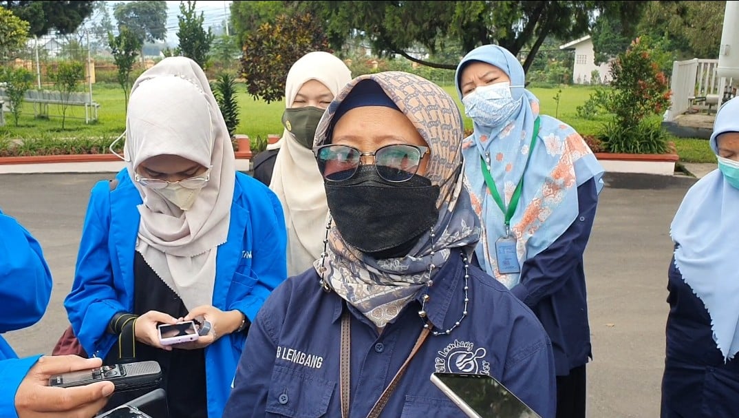 Kepala BIB Lembang, Tri Harsi sat memberi keterangan kepada wartawan.
