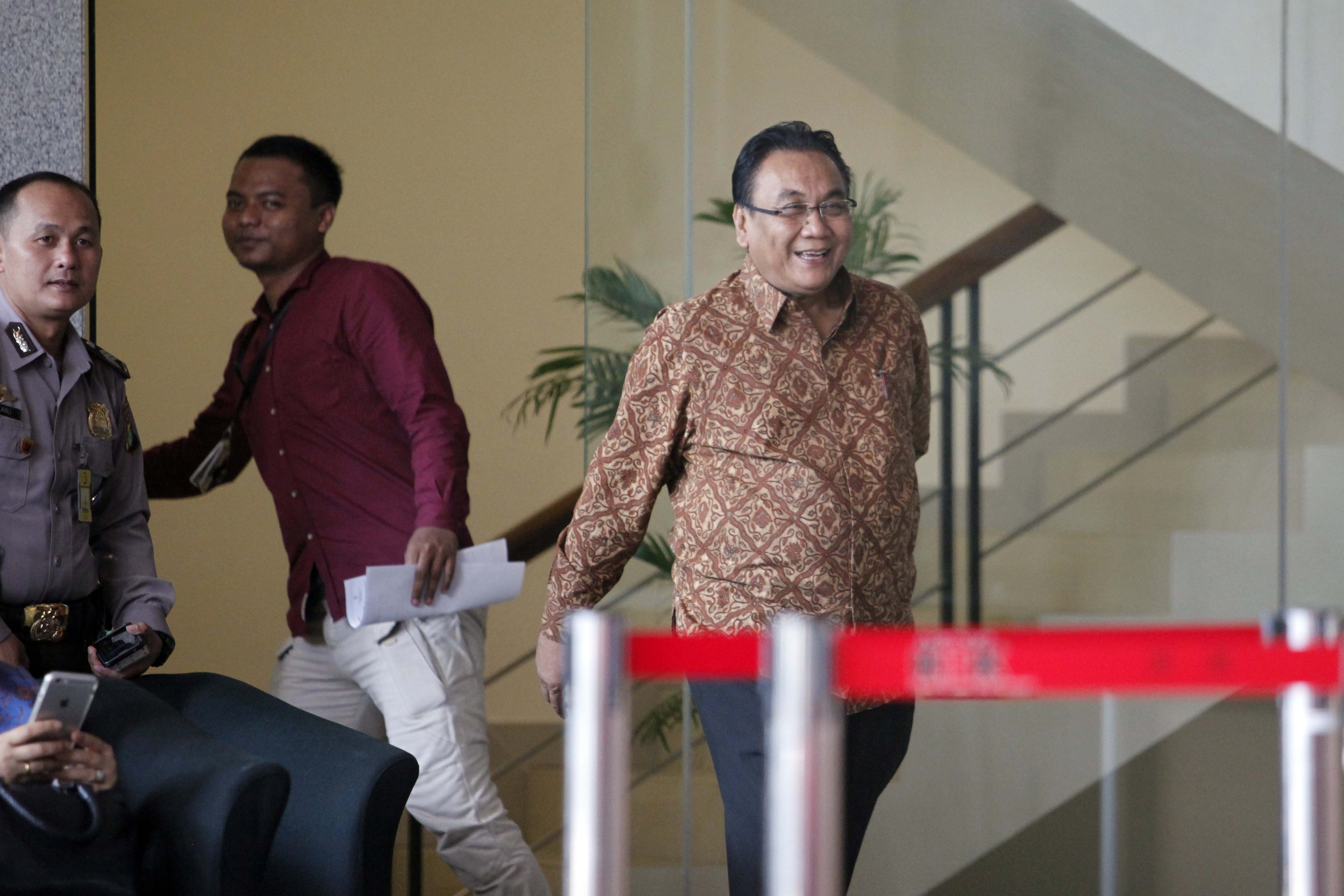 Ketua Komisi III DPR Bambang Wuryanto (kanan)