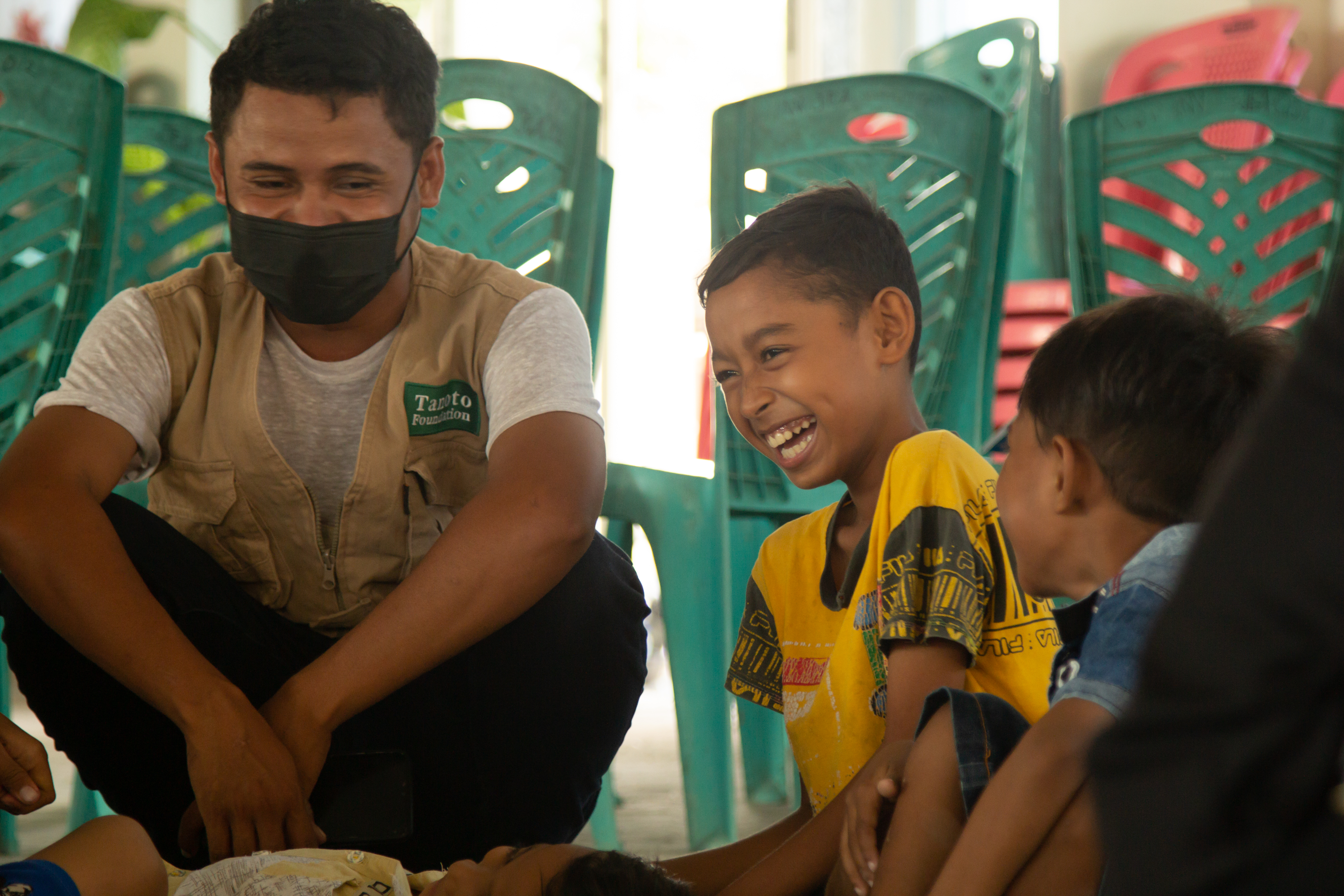 Tanoto Foundation, Kemensos, dan BPBD NTT memberi layanan konseling psikososial kepada keluarga korban bencana di NTT. 