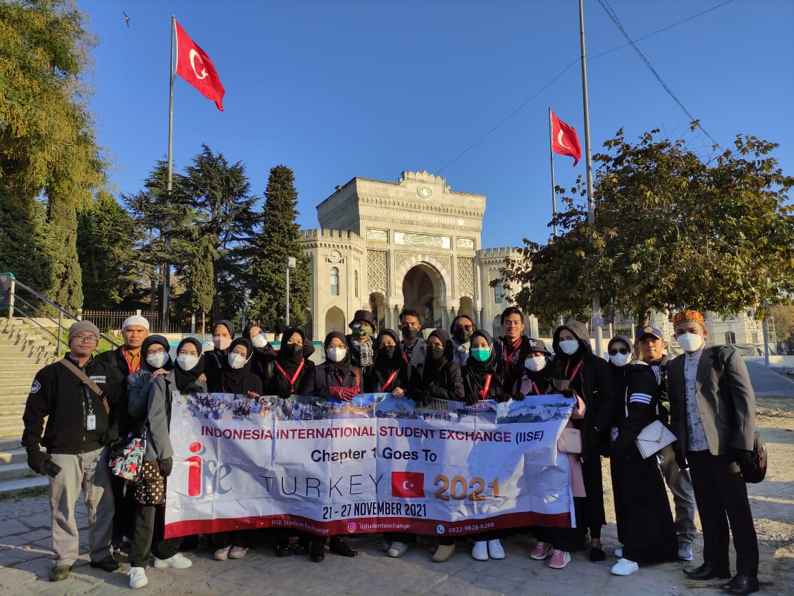 Sejumlah mahasiswa Indonesia saat melakukan perjalanan ke Turki.