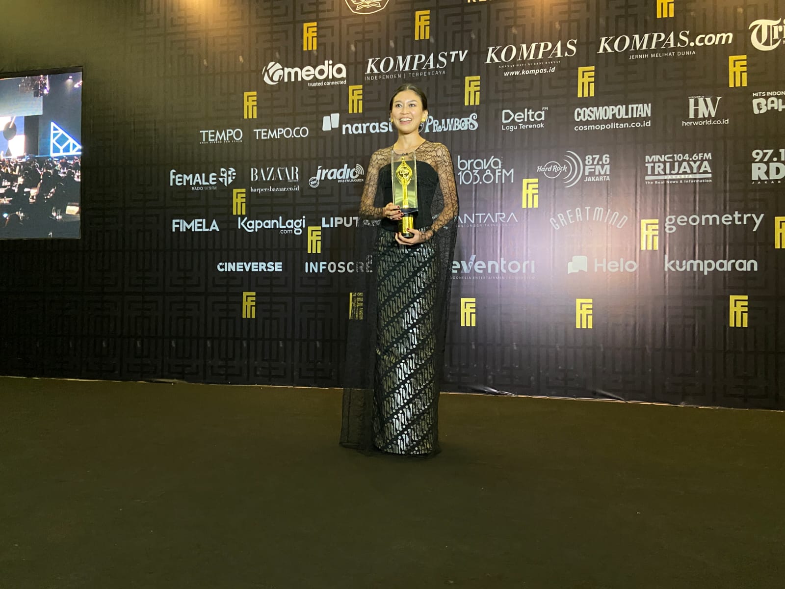 Aktris Marissa Anita saat pidato penghargaan. 