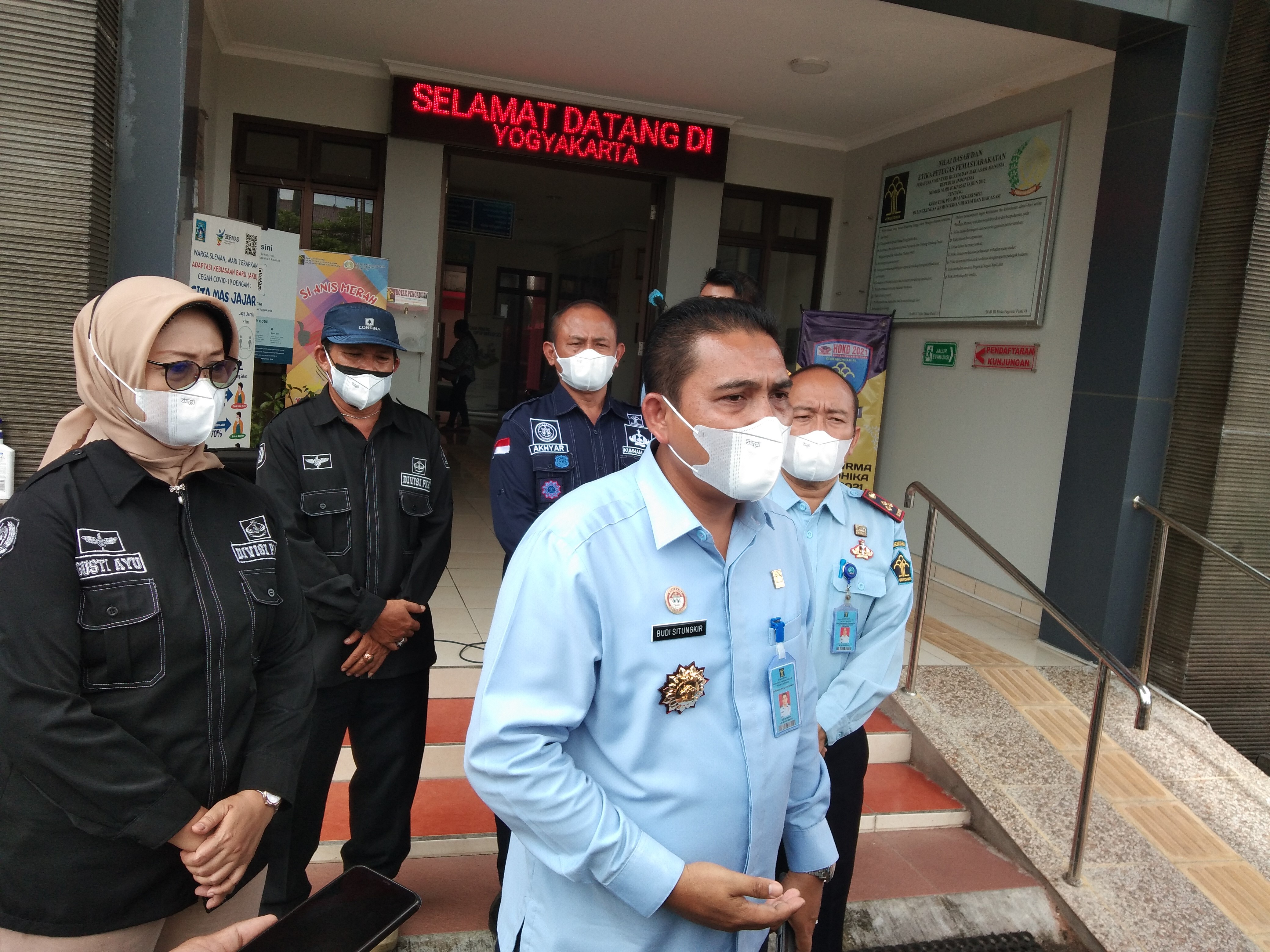 Kepala Divisi PAS Kanwilkum dan HAM DIY Gusti Ayu Putu Suwardani (kiri) dan Kepala LP Narkotika Cahyo Dewanto.