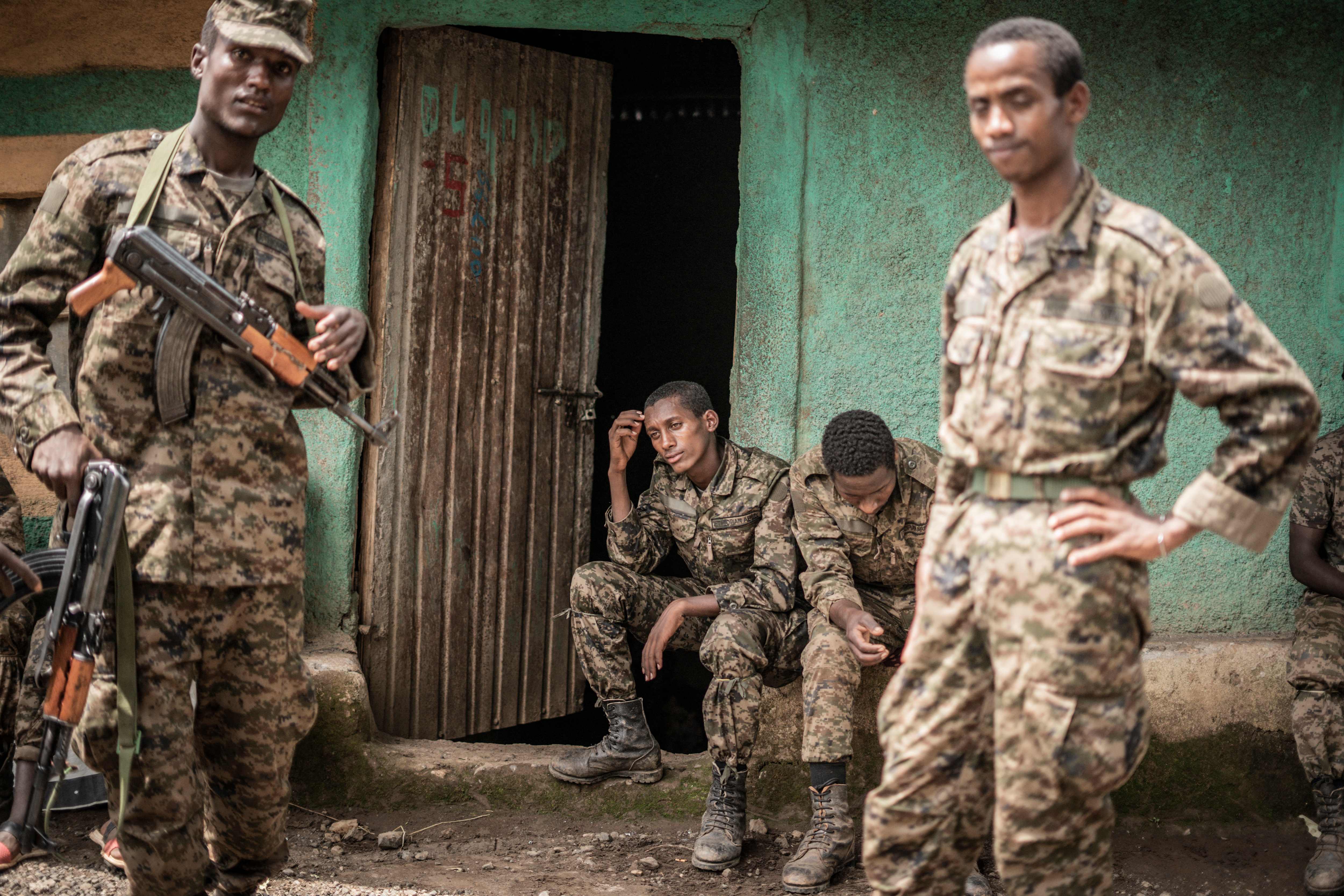 Pasukan Pertahanan Nasional Ethiopia (ENDF) bersiaga di suatu tempat tak sebutkan lokasinya untuk menghadapi serangan kelompok Tigray. 