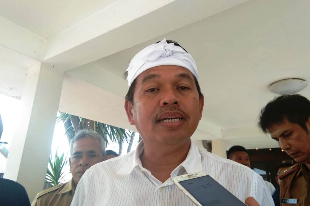 Anggota DPR RI Diprotes Mahasiswa Saat Bersih-Bersih Pasar di Purwakarta