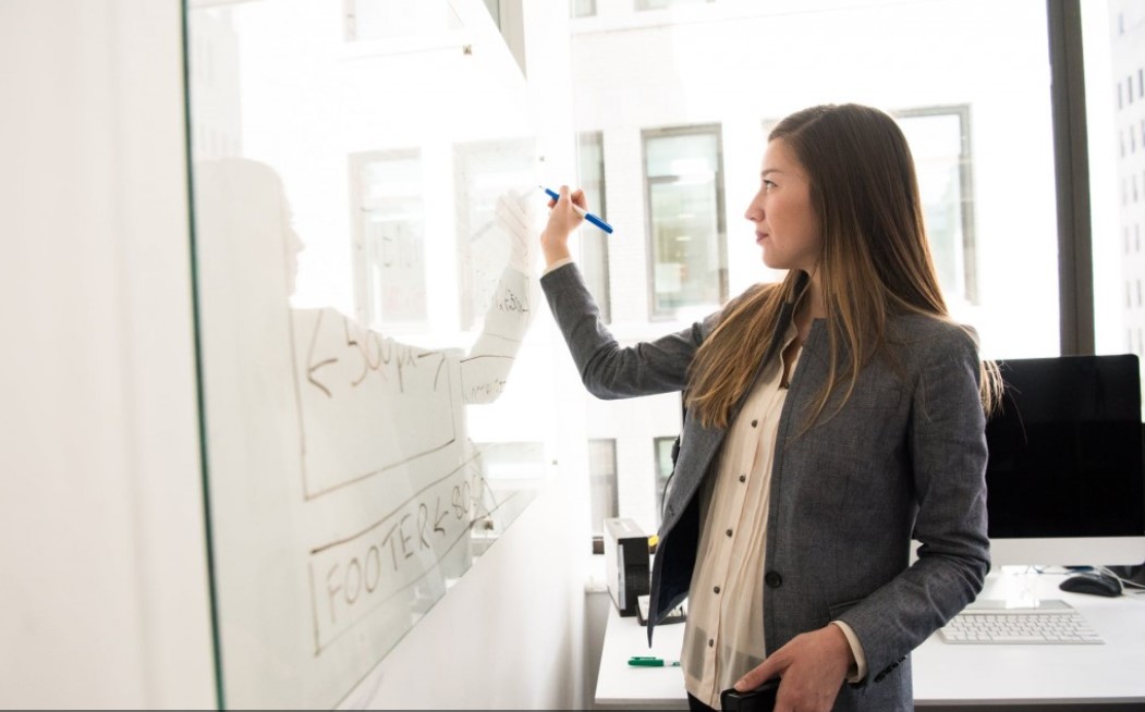 Ilustrasi pekerja perempuan