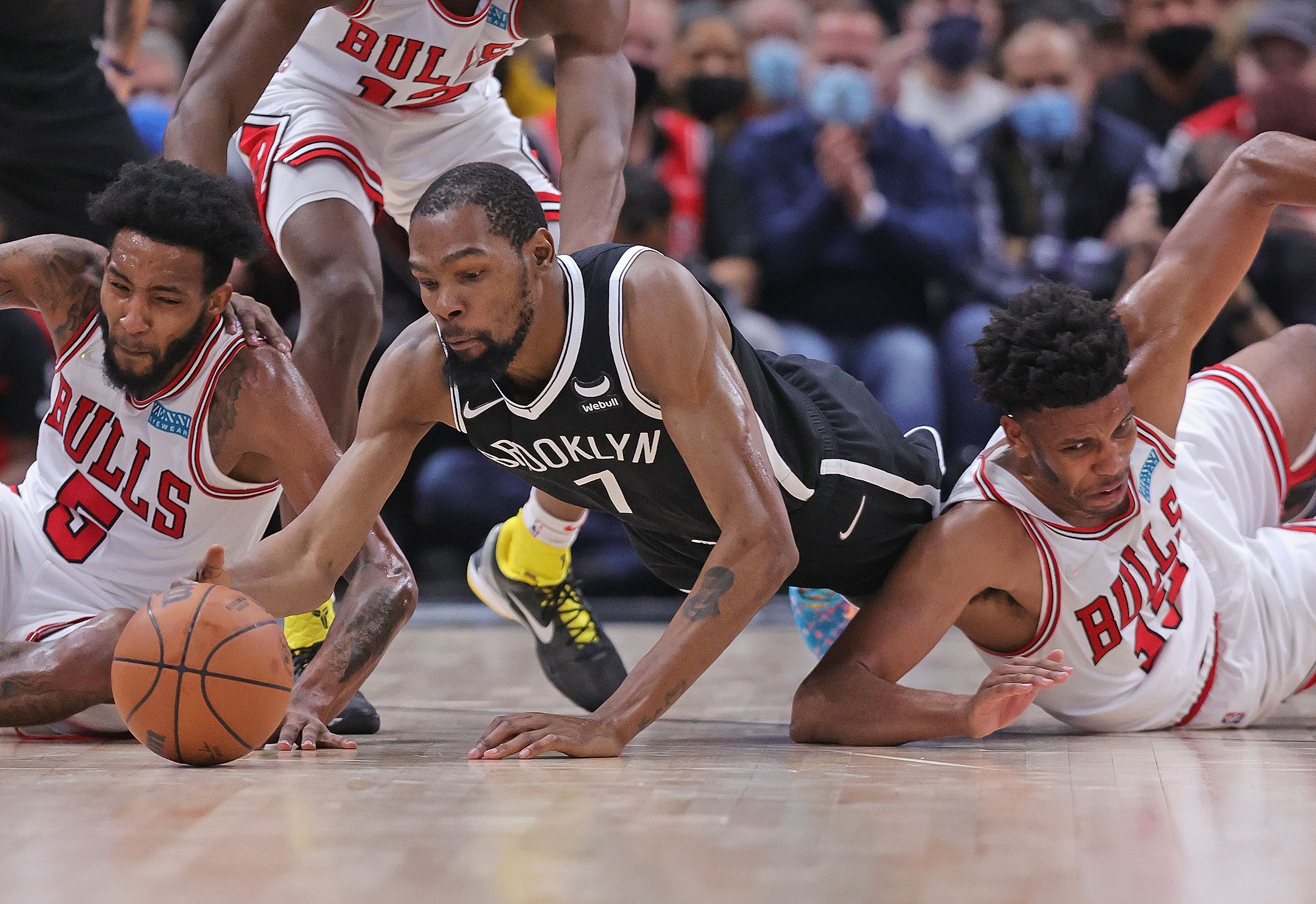 Laga NBA antara Chicago Bulls dan Brooklyn Nets.