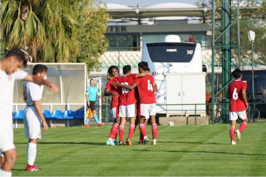 Timnas U-18 Indonesia merayakan gol ke gawang tim U-18 Antalyaspor dalam laga uji coba di Limak Football Complex, Antalya, Turki.