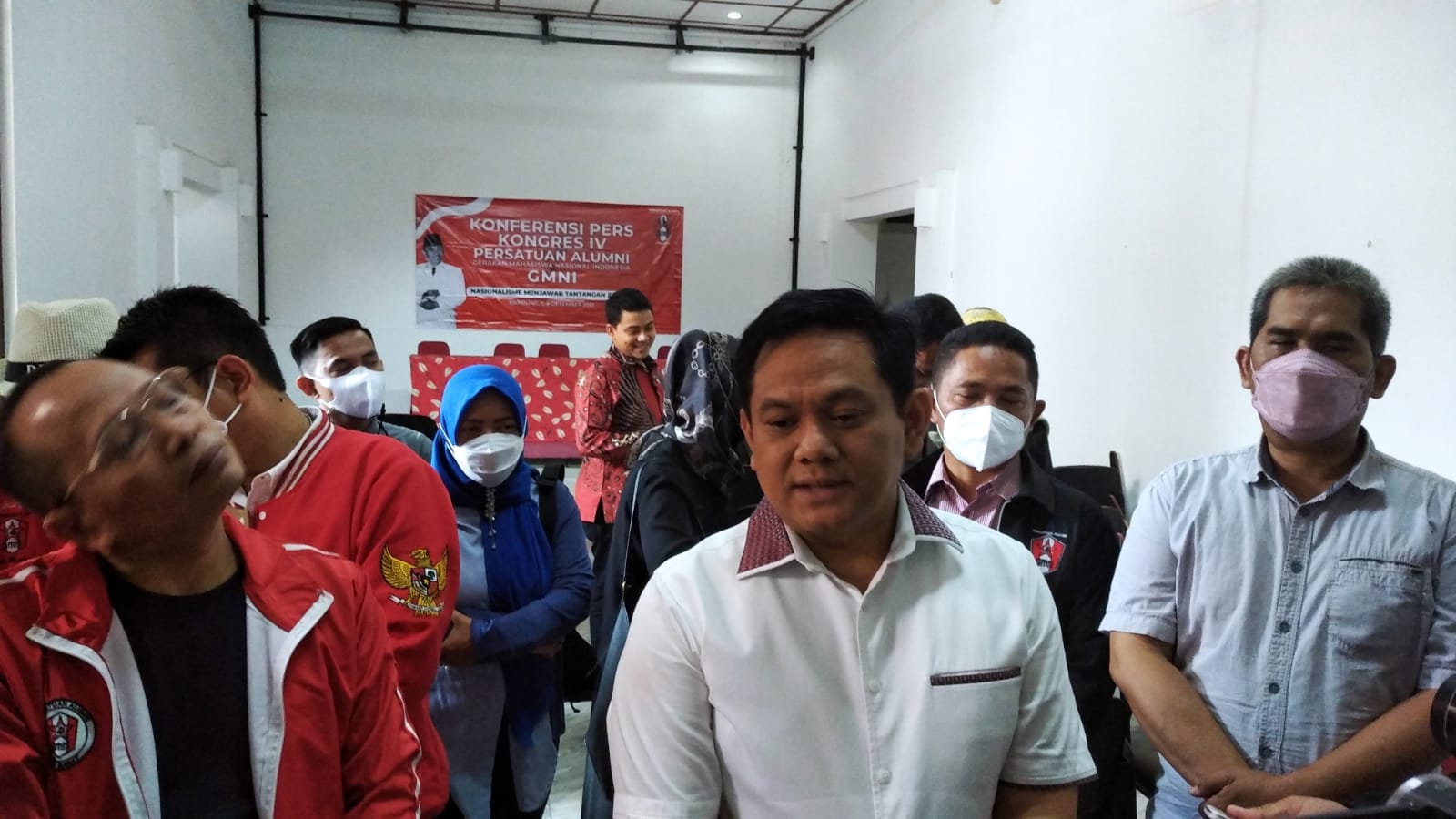 Ketua DPD PA GMNI Jawa Barat, Abdi Yuhana (tengah)