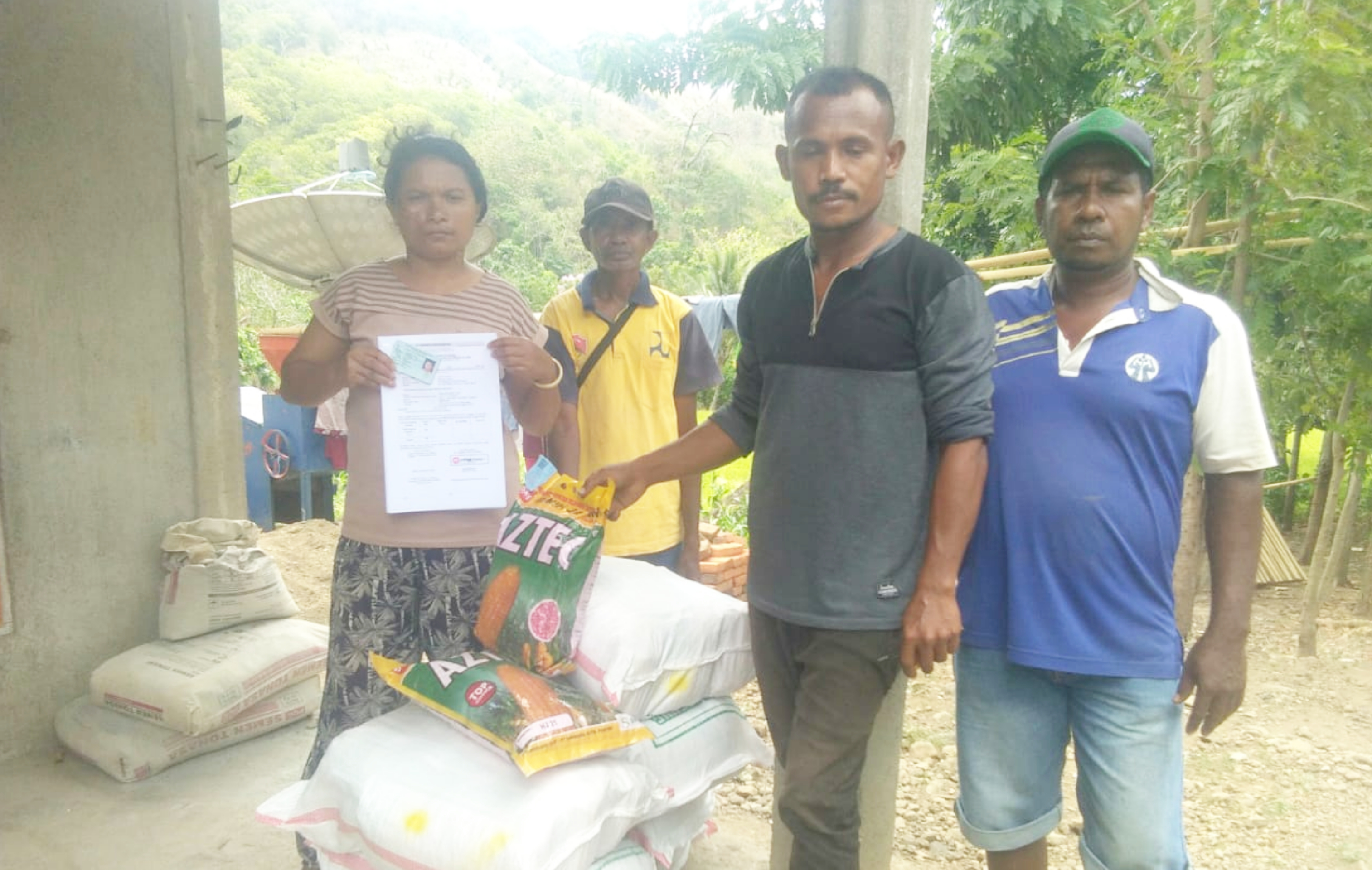 Penyaluran bibit Jagung bantuan dari Kementan untuk petani di Kabupaten Sikka, Nusa Tenggara Timur.