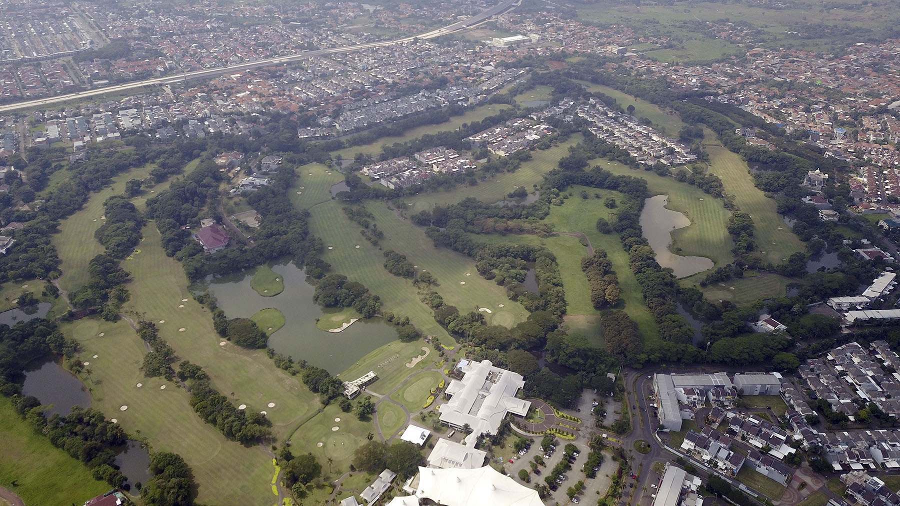 Kawasan Kota Modern di Kota Tangerang tampak dari atas.
