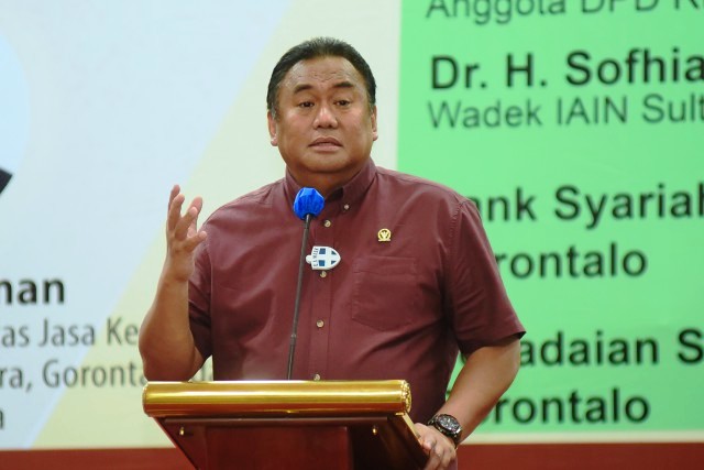 Wakil Ketua DPR Rachmat Gobel Serahkan Bantuan Korban Banjir Gorontalo