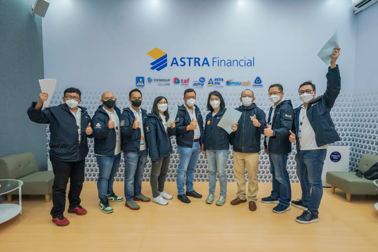 Perwakilan tujuh lembaga jasa keuangan yang tergabung dalam Astra Financial & Logistic.