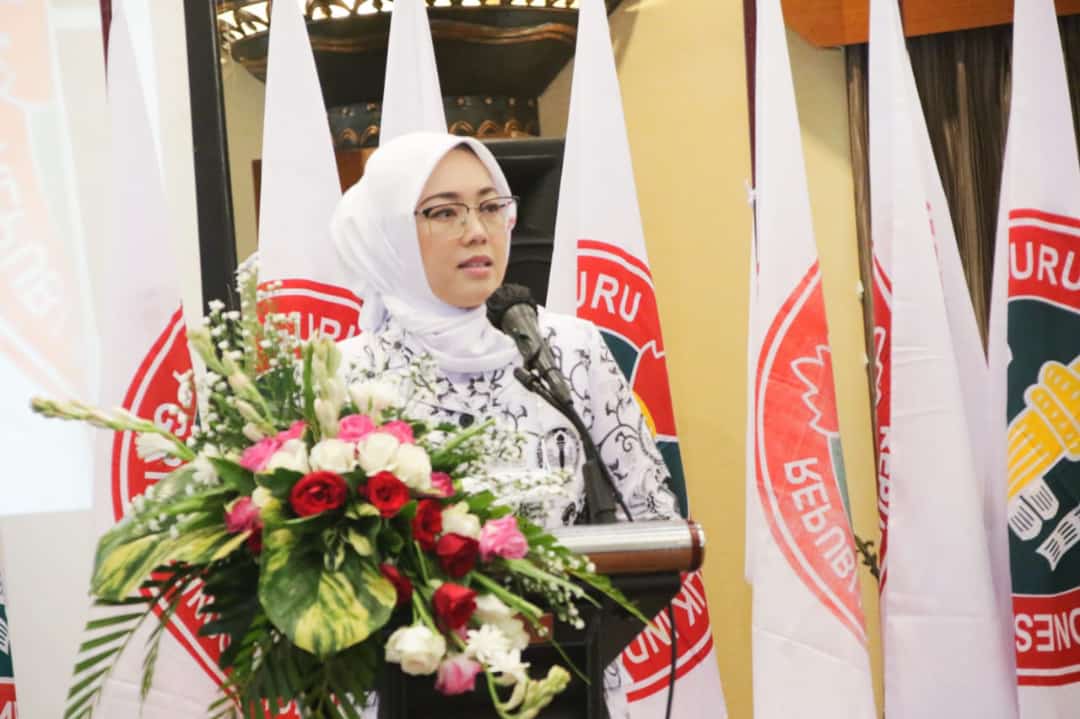 Bupati Purwakarta Anne Ratna Mustika menghadiri peringatan HUT ke-76 PGRI
