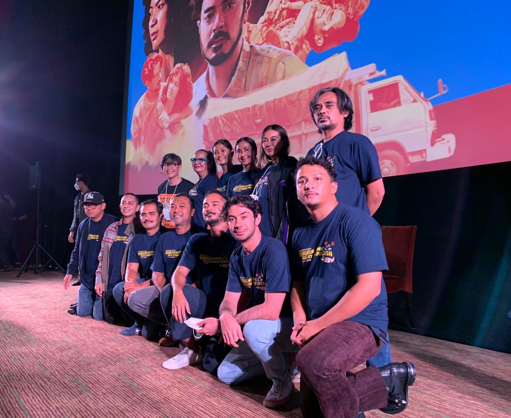 Para pemain dan kru film Seperti Dendam, Rindu Harus Dibayar Tuntas. 