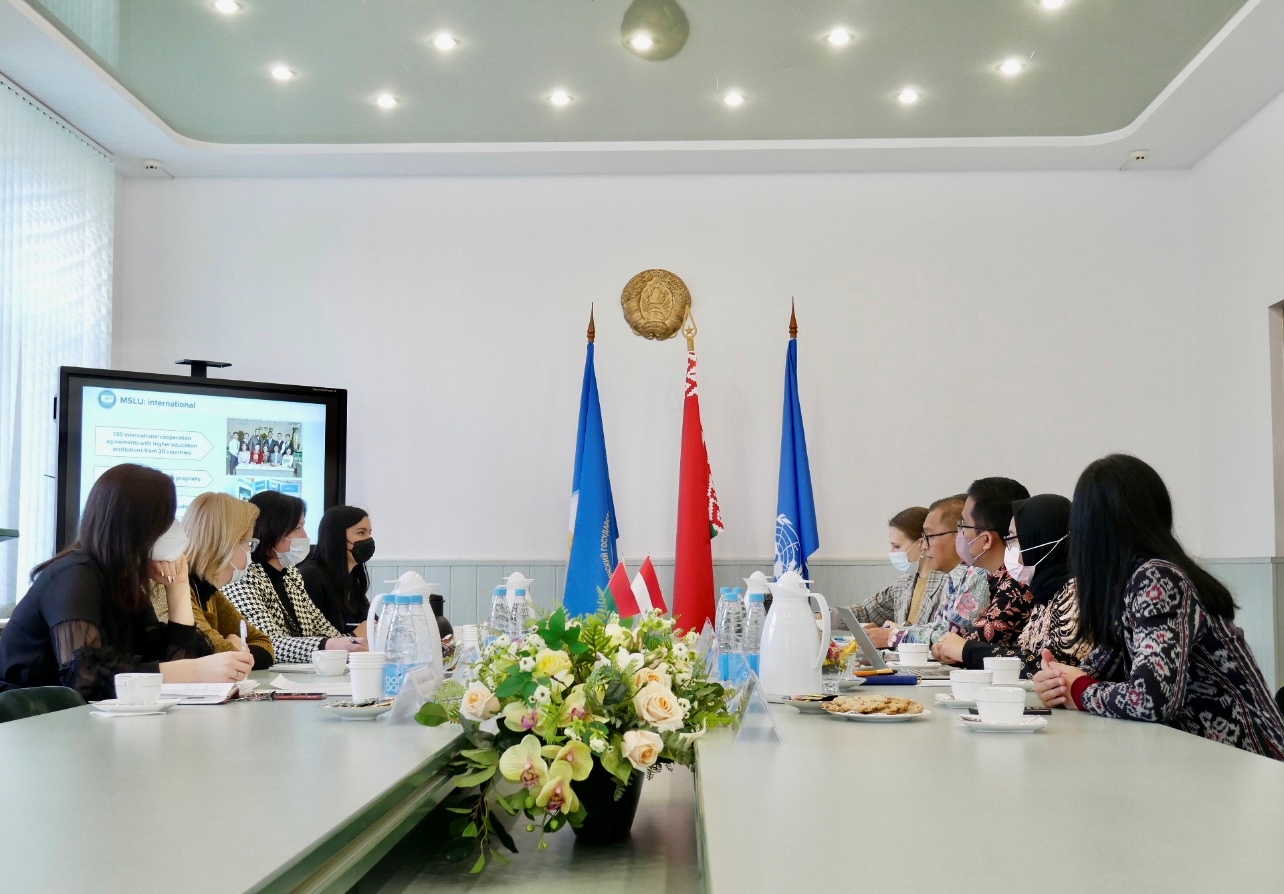 Pembahasan pendirian Pusat Budaya dan Bahasa Indonesia di Belarus oleh KBRI Moskow dengan Universitas MSLU, Rabu (24/11)