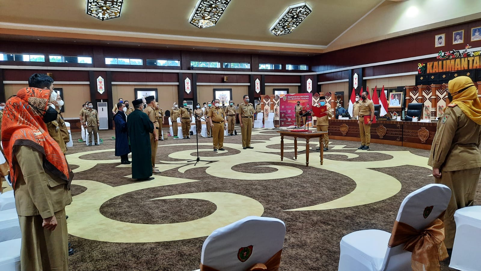 Gubernur Kalimantan Tengah Sugianto Sabran tengah melantik para pejabat 