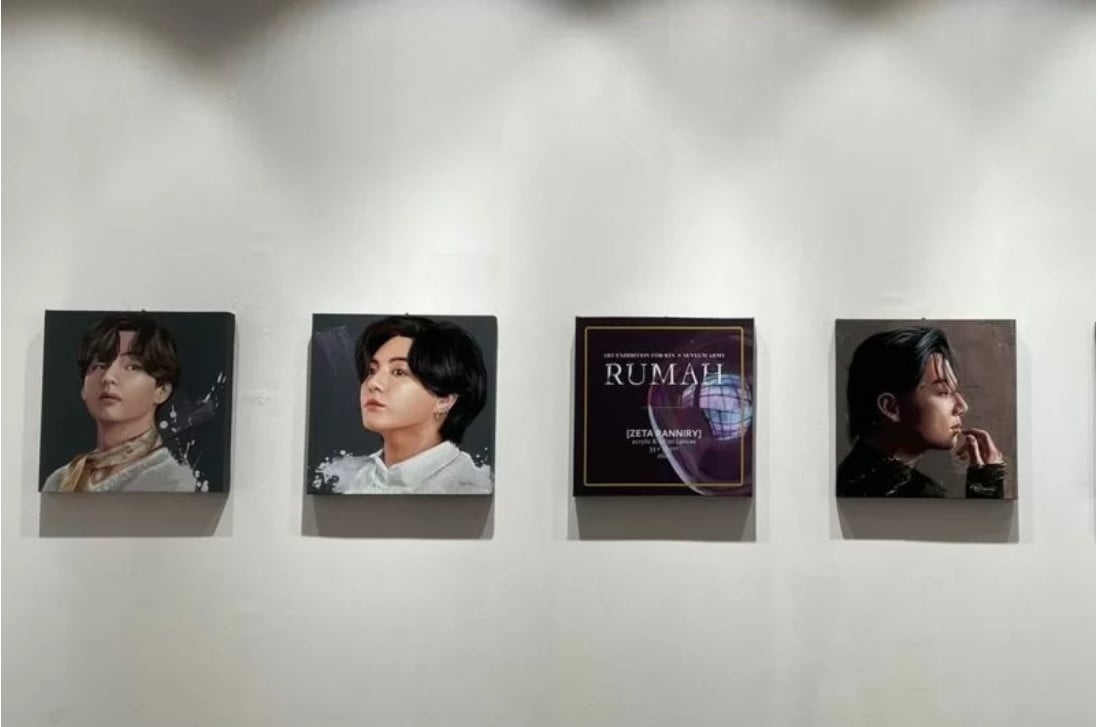 Pameran Rumah menampilkan lukisan, patung dan instalasi seni yang terinspirasi dari konsep foto album BTS di Plaza Indonesia, Jakarta.